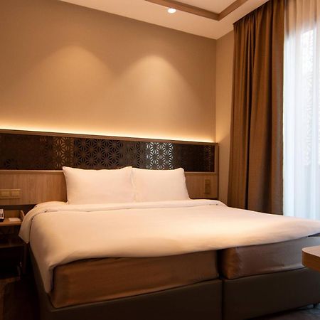 Aqueen Prestige Hotel Jalan Besar Singapura Luaran gambar