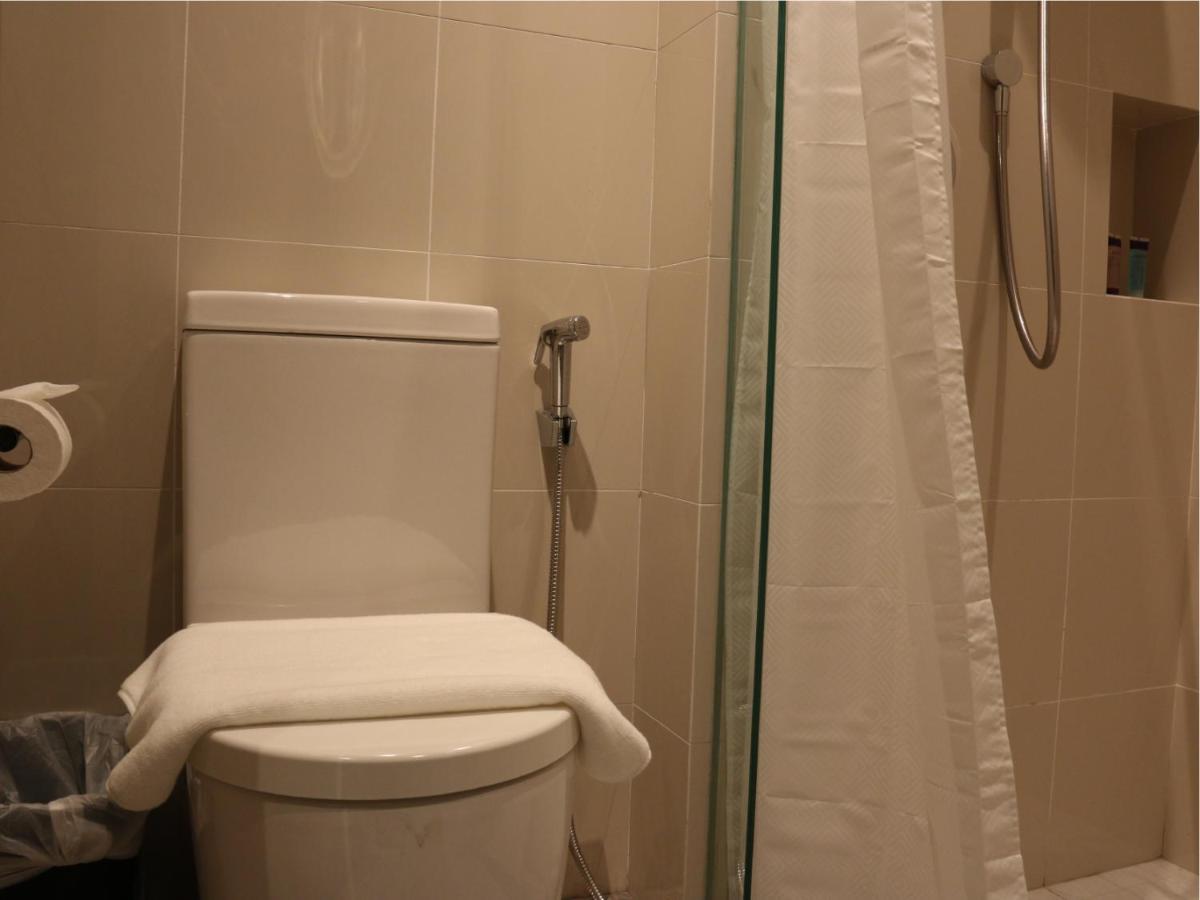 Aqueen Prestige Hotel Jalan Besar Singapura Luaran gambar
