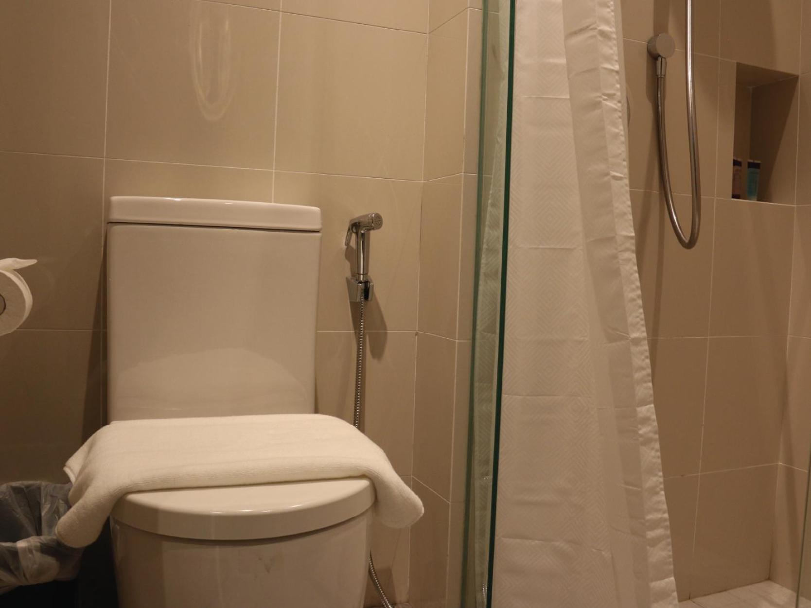 Aqueen Prestige Hotel Jalan Besar Singapura Luaran gambar