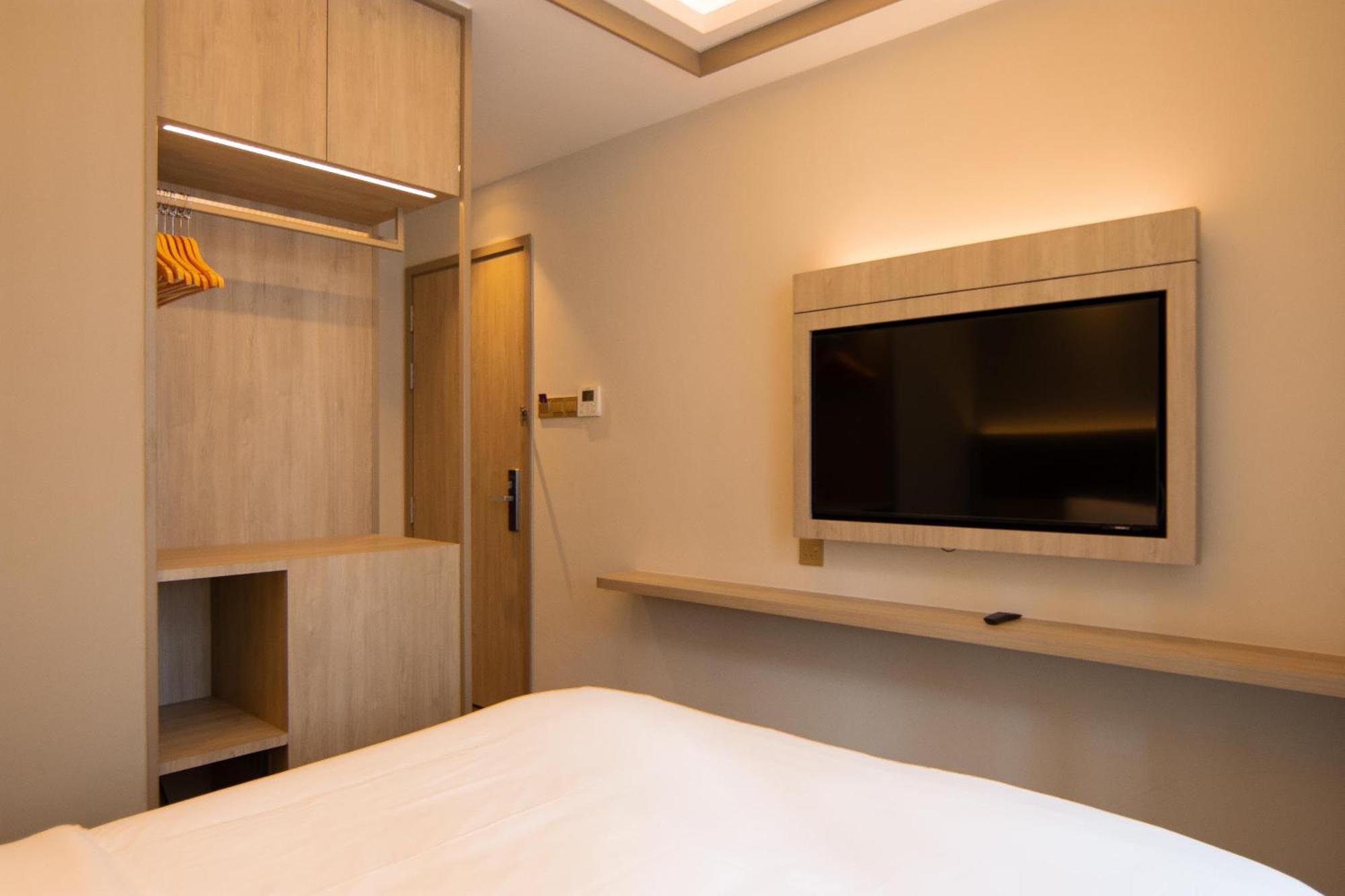 Aqueen Prestige Hotel Jalan Besar Singapura Luaran gambar