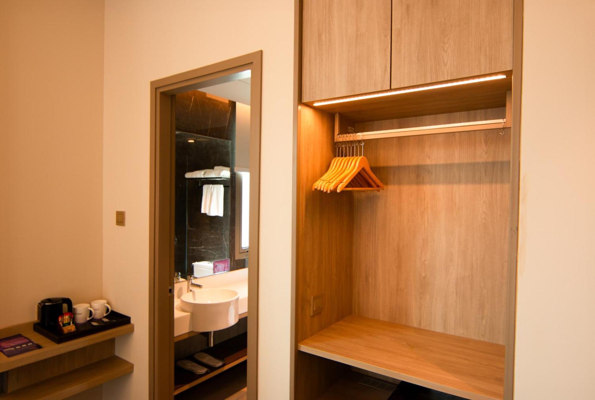 Aqueen Prestige Hotel Jalan Besar Singapura Luaran gambar