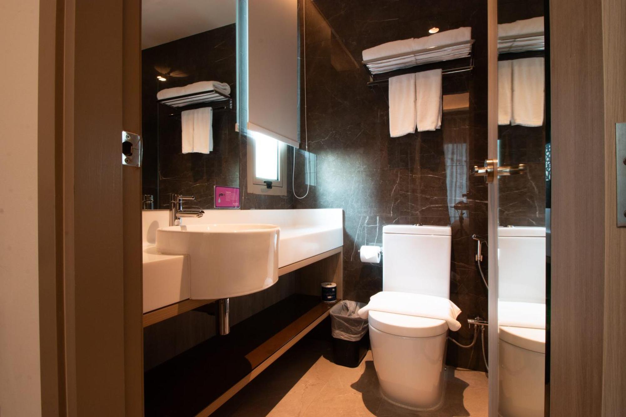 Aqueen Prestige Hotel Jalan Besar Singapura Luaran gambar