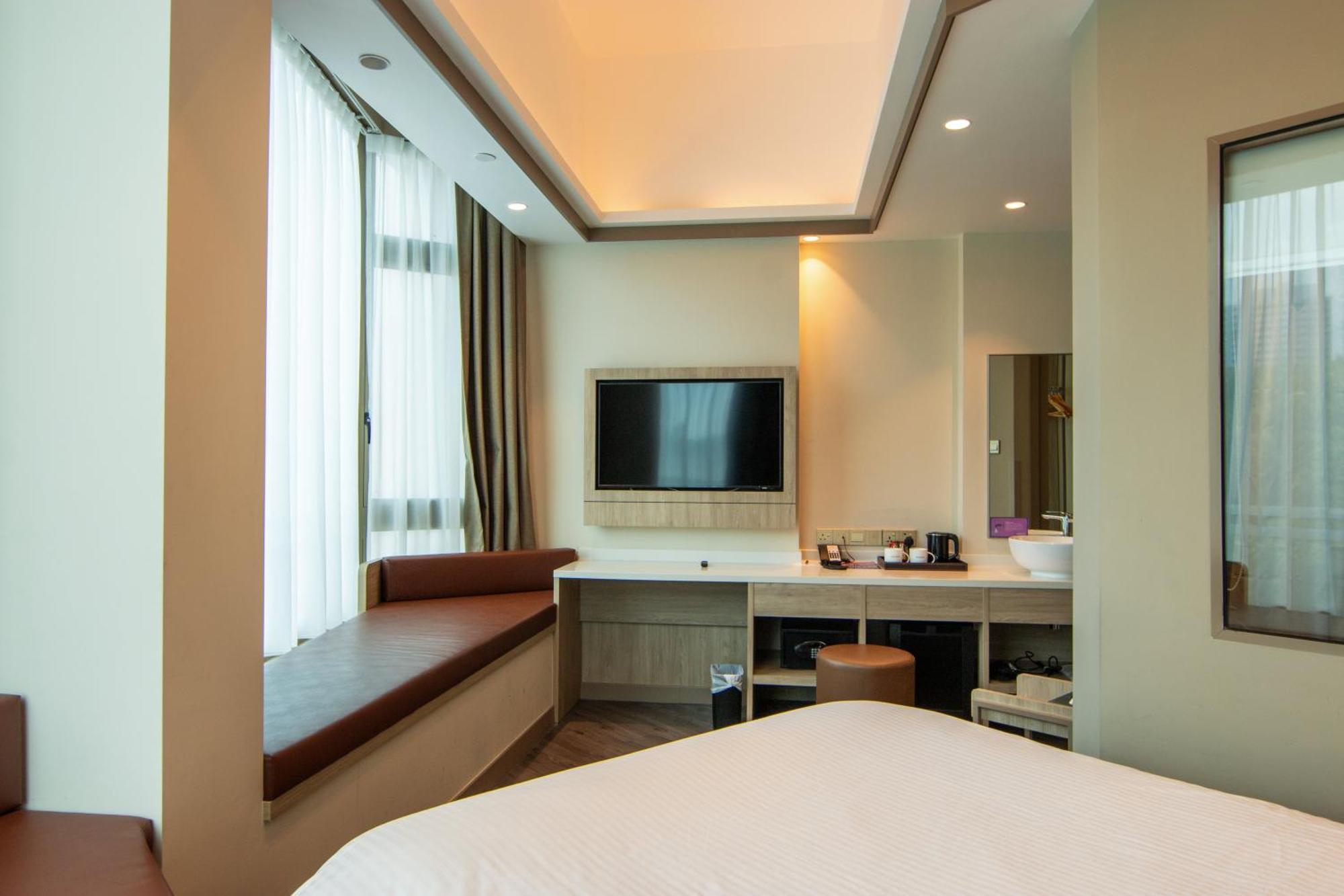 Aqueen Prestige Hotel Jalan Besar Singapura Luaran gambar