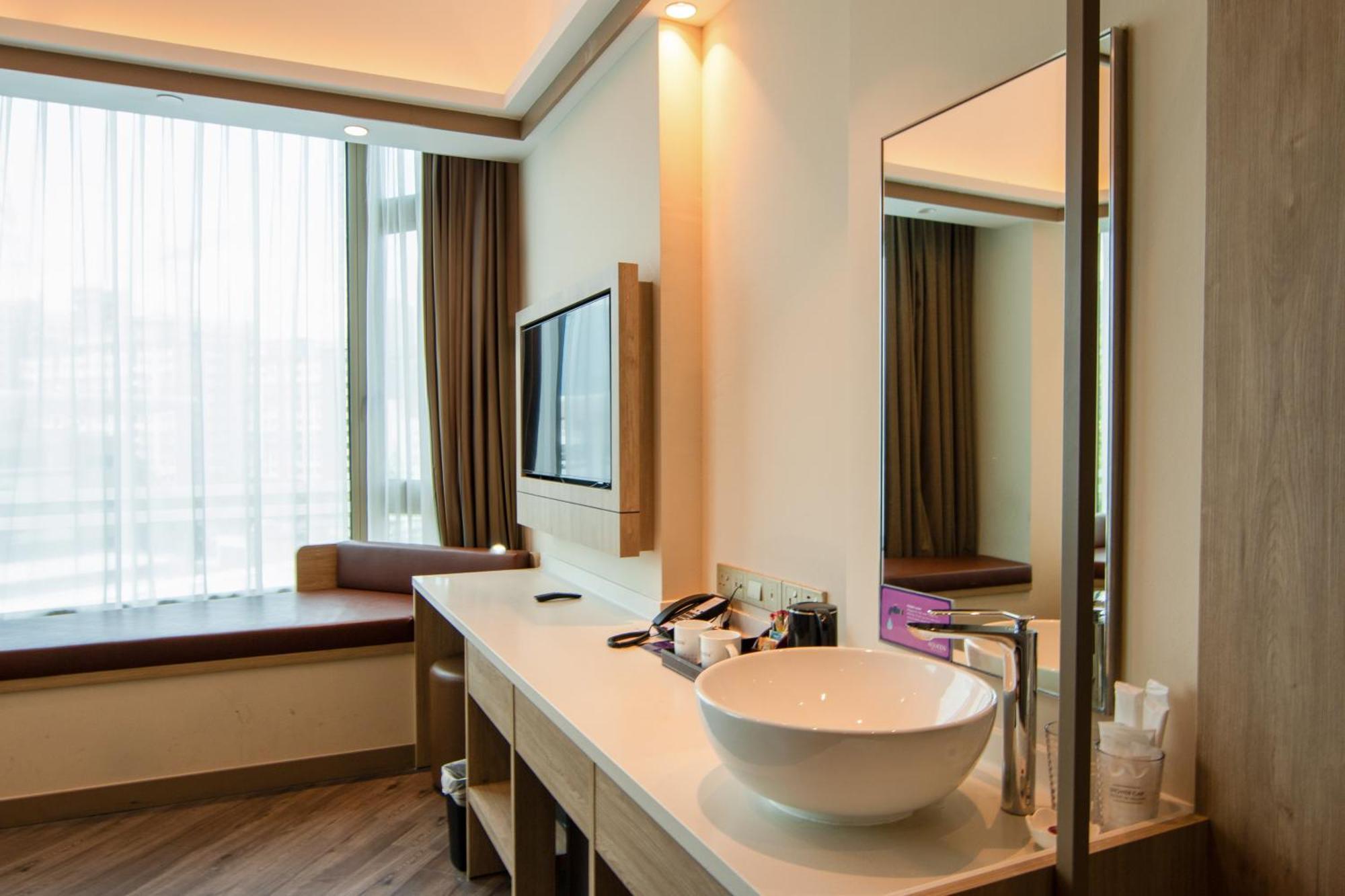 Aqueen Prestige Hotel Jalan Besar Singapura Luaran gambar